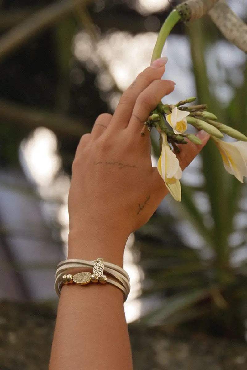 <tc>Nude Bracelet</tc>