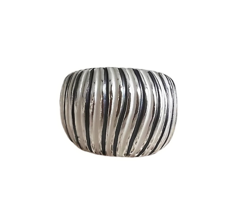 <tc>Zebra Ring</tc>