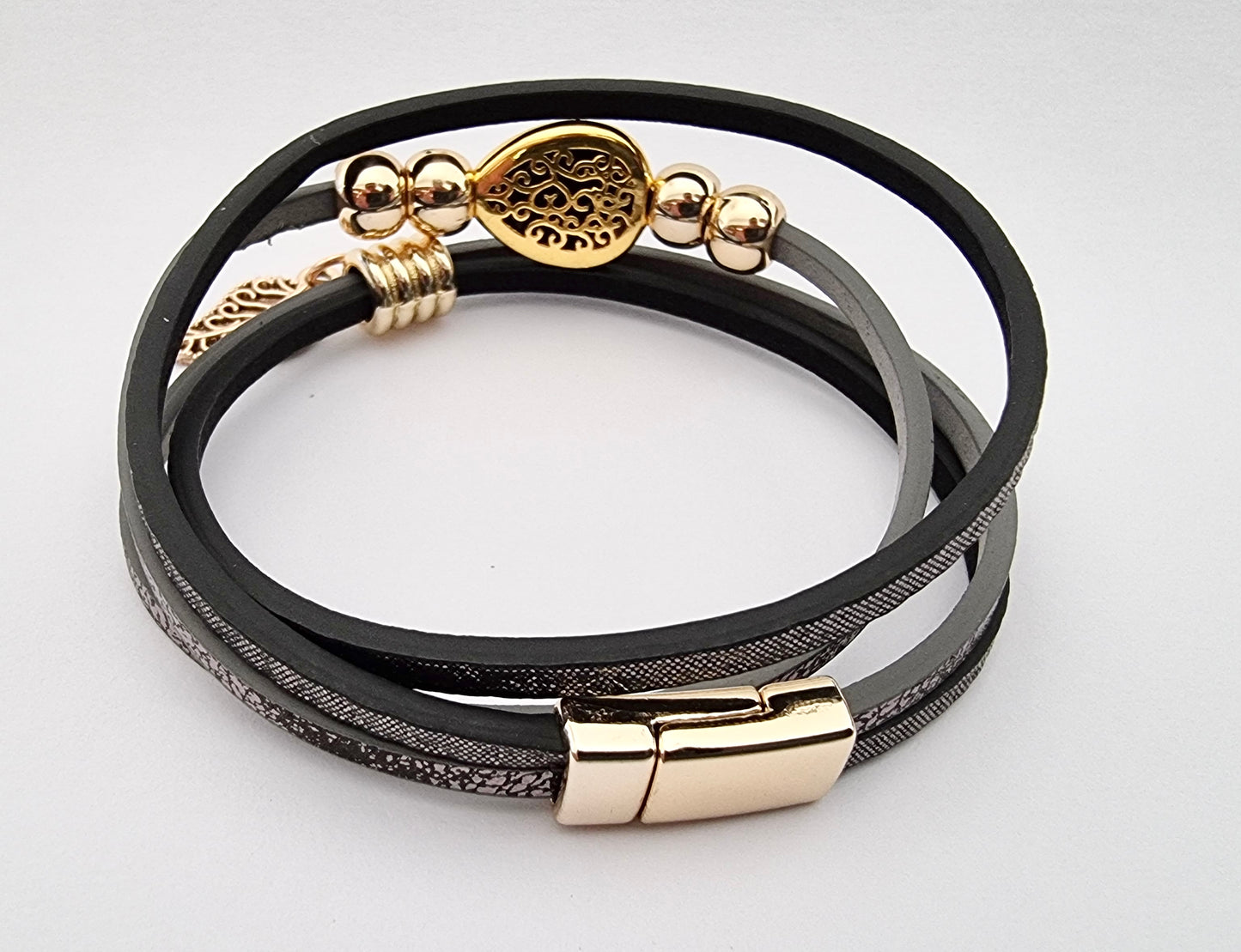 <tc>Black Sand Bracelet</tc>