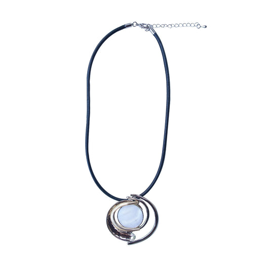 Blanc Necklace