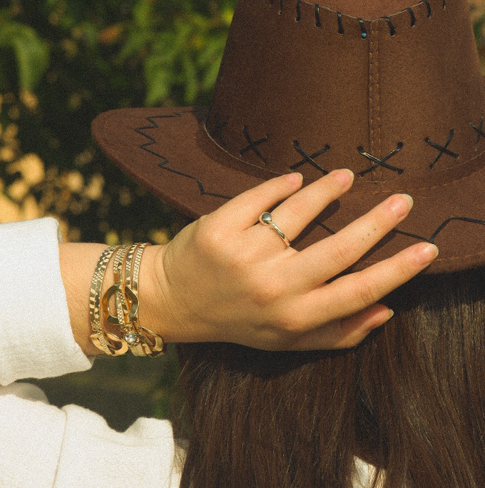 <tc>Gelang Cantik</tc>